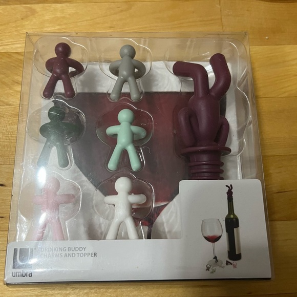 New! Wine buddies and stopper! - Picture 2 of 3